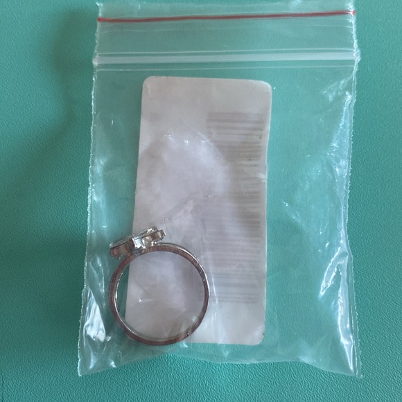 ๐NIP: STAR SILVER PLATED STAINLESS STEEL RING WITH CLEAR RHINESTONES: Size 5.5 - Picture 6 of 6